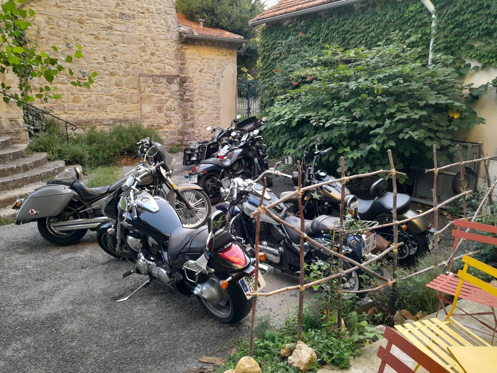Le Prieure Bed and Breakfast Saint-Florent-sur-Auzonnet Εξωτερικό φωτογραφία